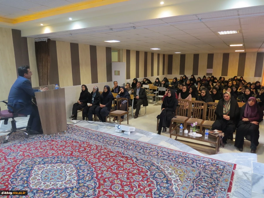 برگزاری کارگاه آموزشی ارتقاء سواد رسانه ای در آموزشکده فنی و حرفه ای دختران خوی 2