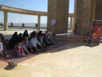 مراسم قرائت زیارت عاشورا و غبار روبی مزار شهدای گمنام به مناسبت هفته دفاع مقدس و اربعین حسینی با حضور ریاست ، همکاران و دانشجویان آموزشکده دختران خوی 4