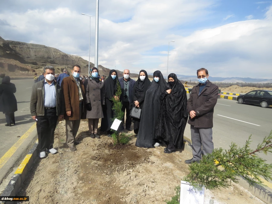 شرکت همکاران در مراسم روز درختکاری و کاشت نهال به نیت شهدای گرانقدر خوی در ارتفاعات امیربیگ 4