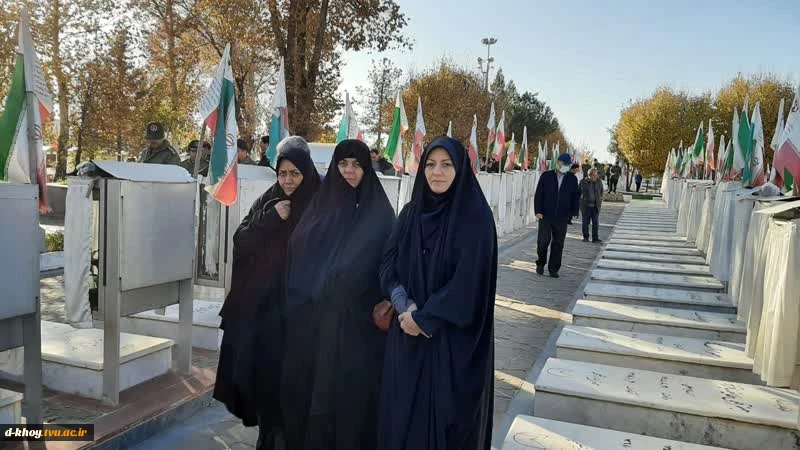عطر افشانی و غبارروبی گلزار شهدا به مناسبت هفته بسیج 2