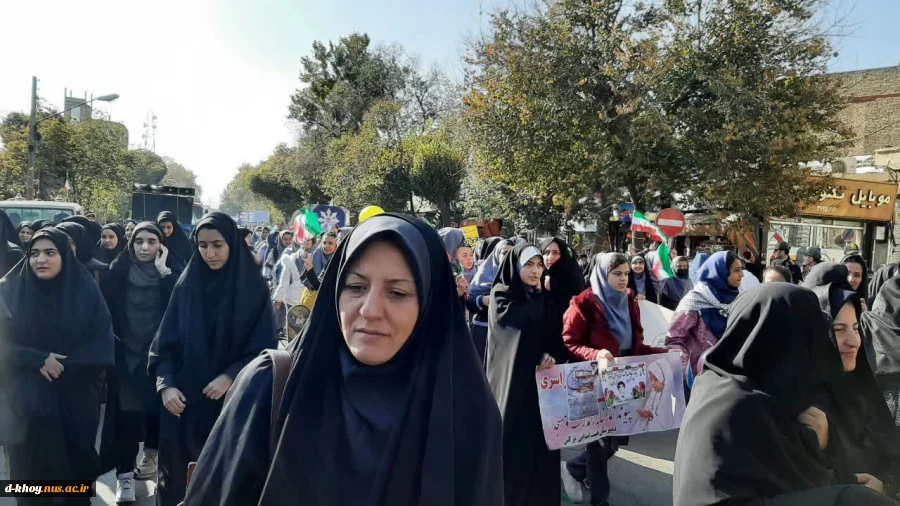 حضور گسترده دانشگاهیان آموزشکده فنی و حرفه ای دختران خوی در راهپیمایی ١٣ آبان 5