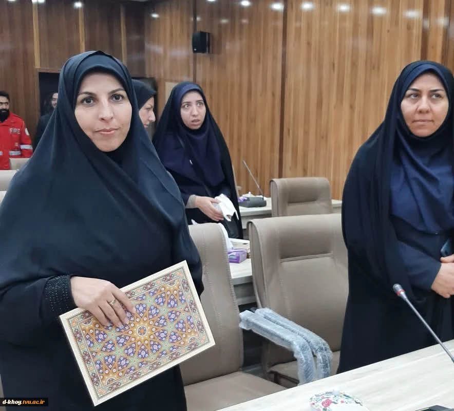 تقدیر از بسیجی نمونه و فعال آموزشکده فنی و حرفه‌ای دختران خوی 5