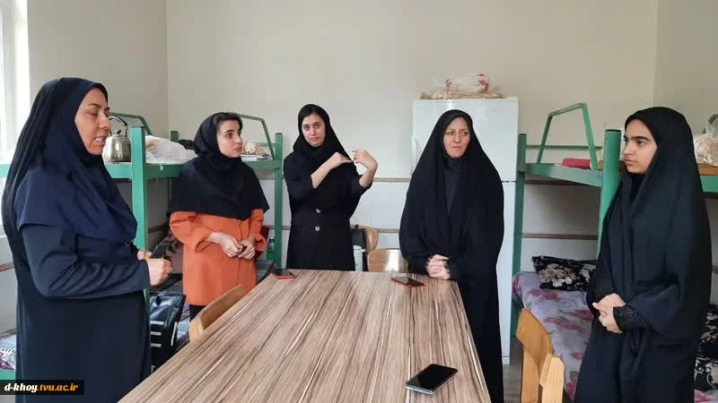 بازدید ریاست آموزشکده از سلف سرویس و خوابگاه‌ دانشجویی 2