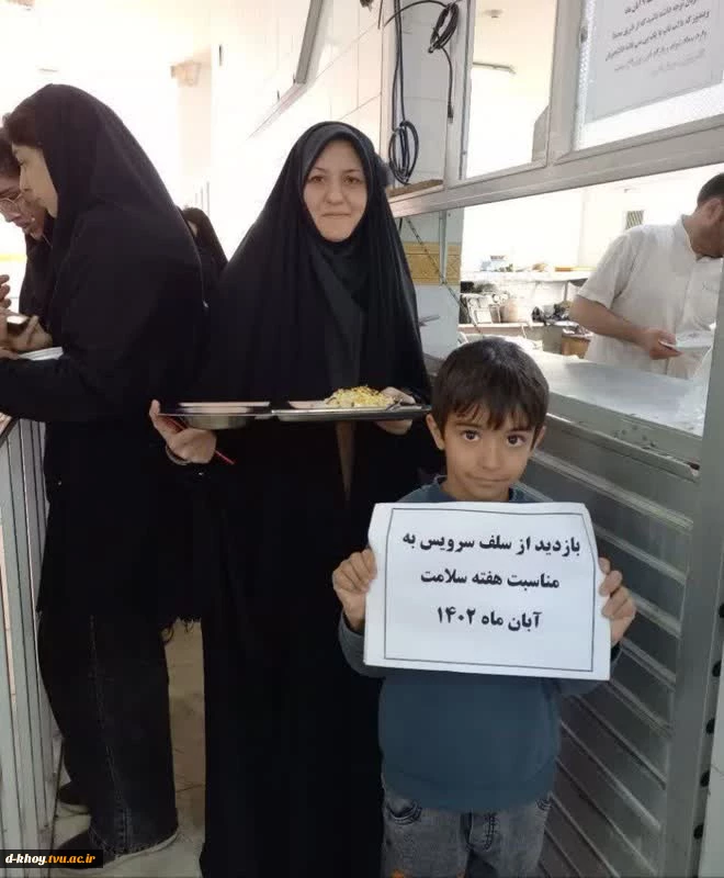 بازدید ریاست آموزشکده از سلف سرویس و خوابگاه‌ دانشجویی 7